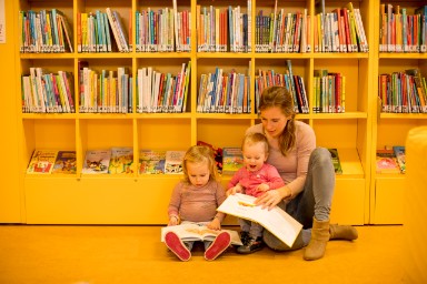 Geniet van het voorleeskwartiertje bij de Bibliotheek Hoorn.